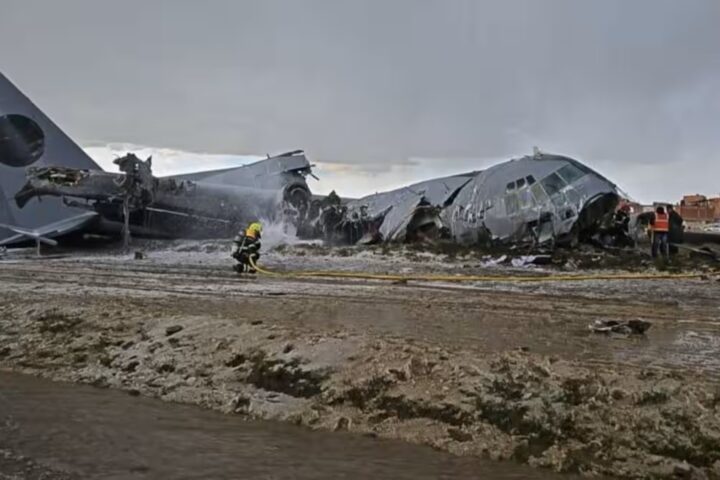 Incidente aereo in Bolivia: un velivolo militare si schianta a El Alto, almeno 15 morti