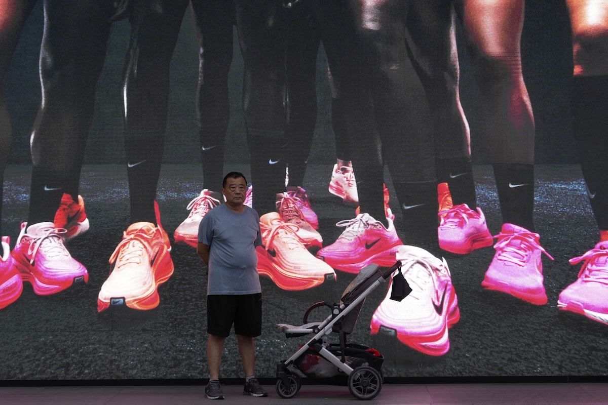 Indagine della Commissione per le pari opportunità contro Nike per presunta discriminazione razziale delle persone bianche