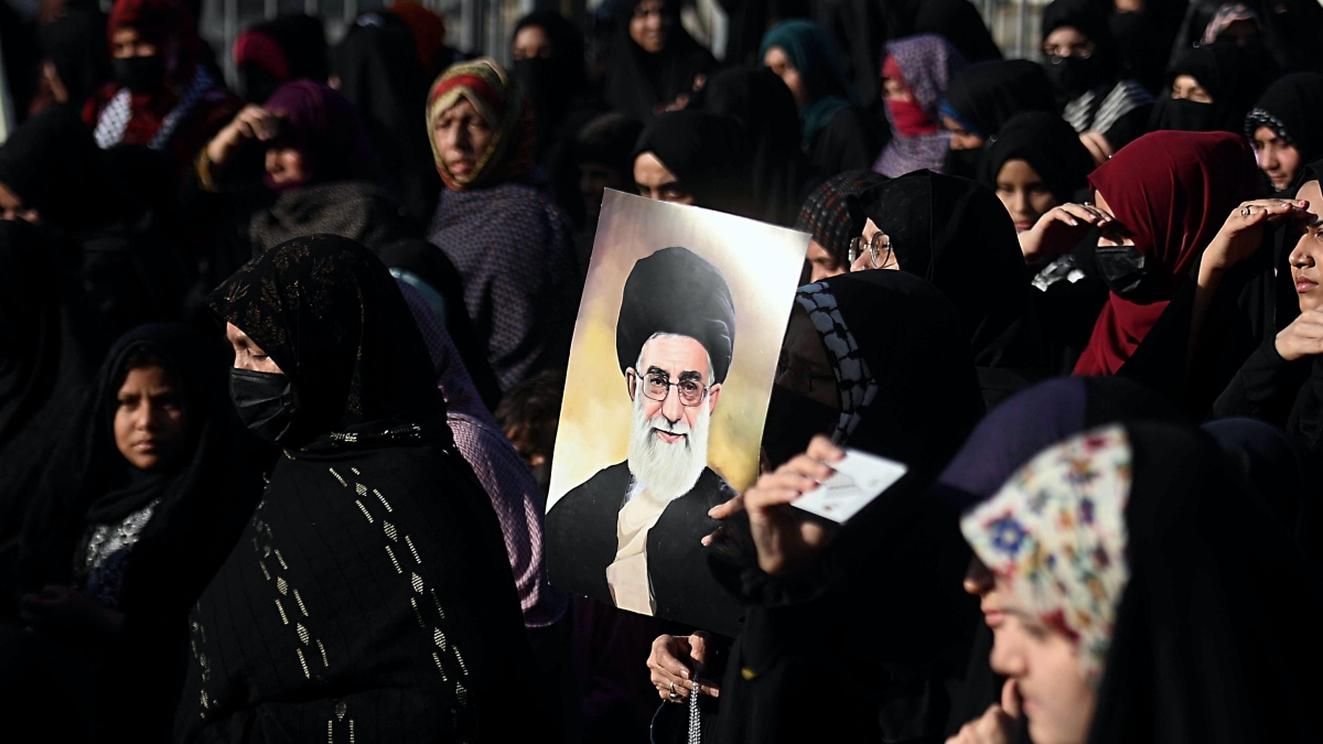 Iran: centinaia di arresti durante proteste contro Khamenei ad Abdanan e Chenar