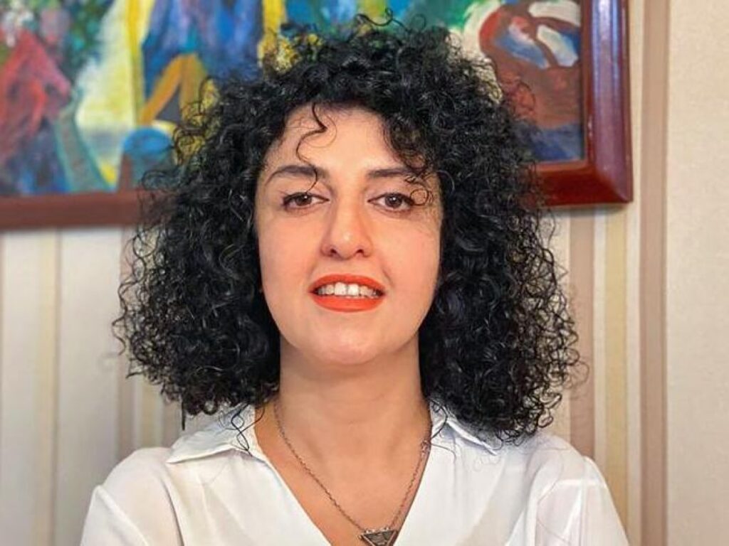 Iran, la Nobel Narges Mohammadi condannata a quasi 18 anni di carcere