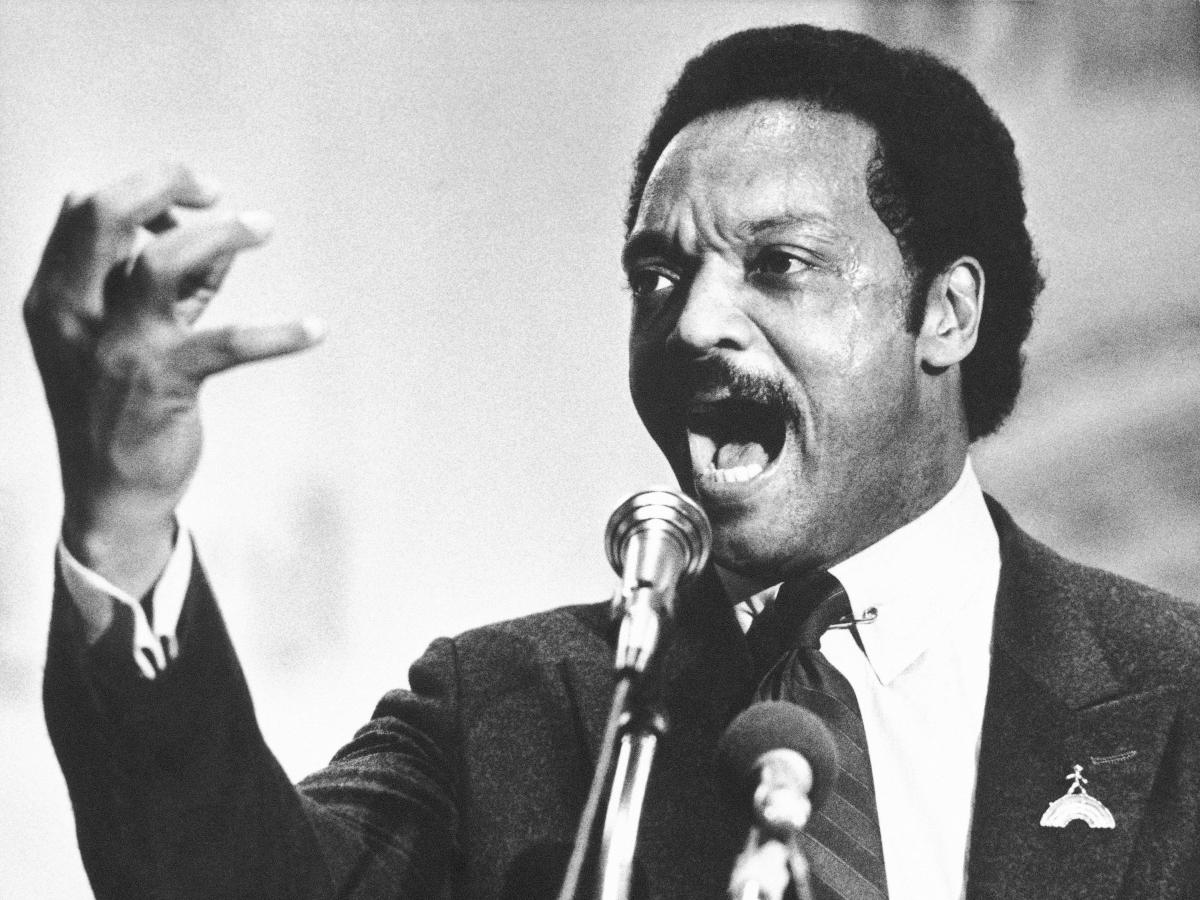 Jesse Jackson e la sua lotta per l'integrazione dei neri americani nella corsa presidenziale verso Obama