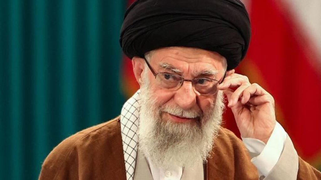 Khamenei: l'ayatollah in un bunker dal 1989, il figlio Mojtaba in corsa per la successione