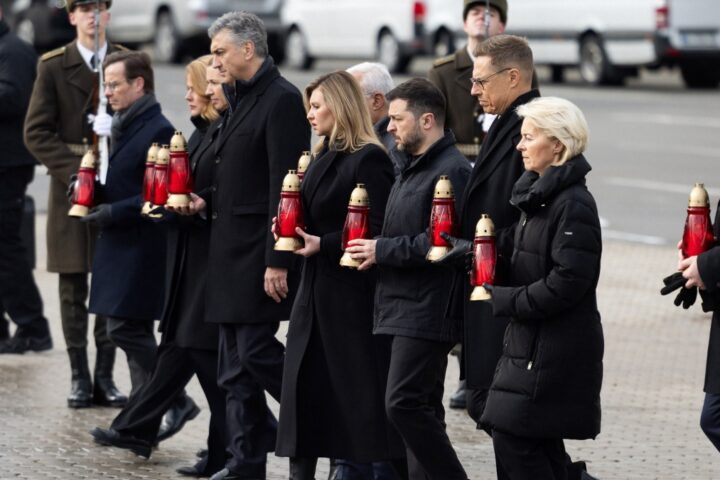 Kiev, anniversario della invasione: gli aiuti Ue in ritardo ma il prestito verrà erogato