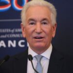 La Francia sanziona l'ambasciatore statunitense Charles Kushner per assenza a convocazione ministeriale