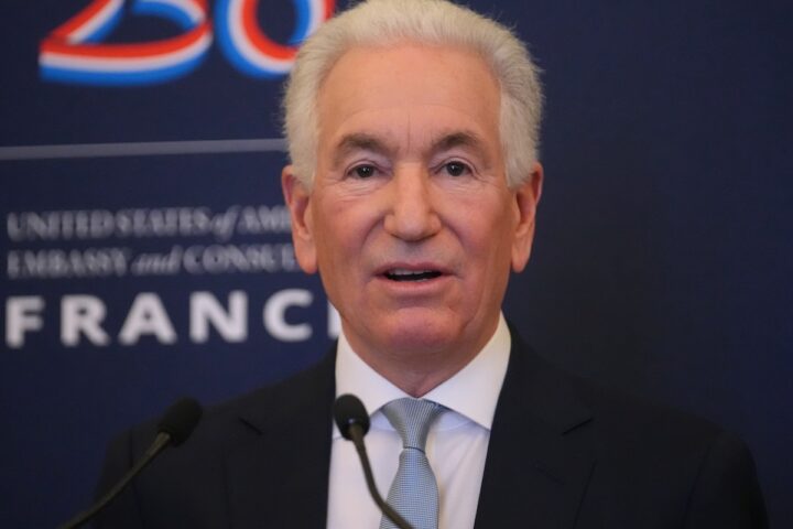 La Francia sanziona l'ambasciatore statunitense Charles Kushner per assenza a convocazione ministeriale