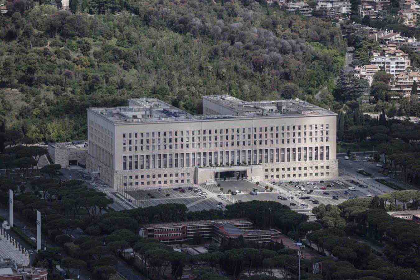 La protesta dei diplomatici contro la rivoluzione spirituale della Farnesina: interrogativi sulla laicità dello Stato