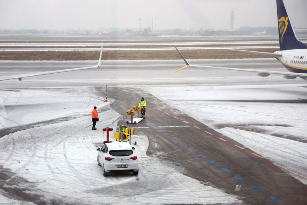 L'aeroporto di Berlino-Brandeburgo sospende i voli a causa di ghiaccio sulle piste