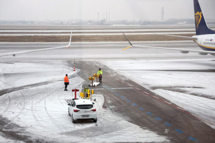 L'aeroporto di Berlino-Brandeburgo sospende i voli a causa di ghiaccio sulle piste