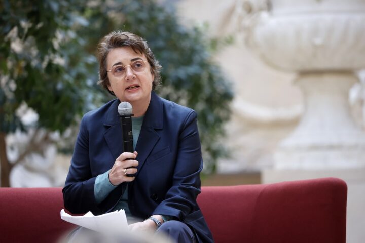 Laurence des Cars si dimette da direttrice del Louvre dopo il furto di gioielli