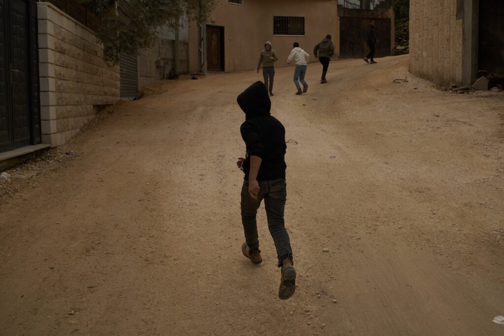 L'esercito israeliano uccide un ragazzino palestinese di 14 anni a al Far’a e rifiuta soccorsi