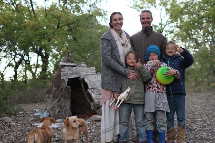 Lettera di Catherine Birmingham: “Gli assistenti sociali stanno distruggendo i miei figli”