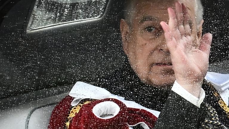 L'ex principe Andrea arrestato per i suoi legami con Epstein a Sandringham