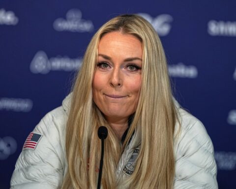 Lindsey Vonn annuncia la partecipazione alle Olimpiadi di Milano Cortina nonostante l'infortunio al ginocchio