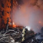 Lo skeletonista ucraino Vladyslav Heraskevych ricorda gli atleti uccisi in guerra, il Cio gli vieta il casco personalizzato