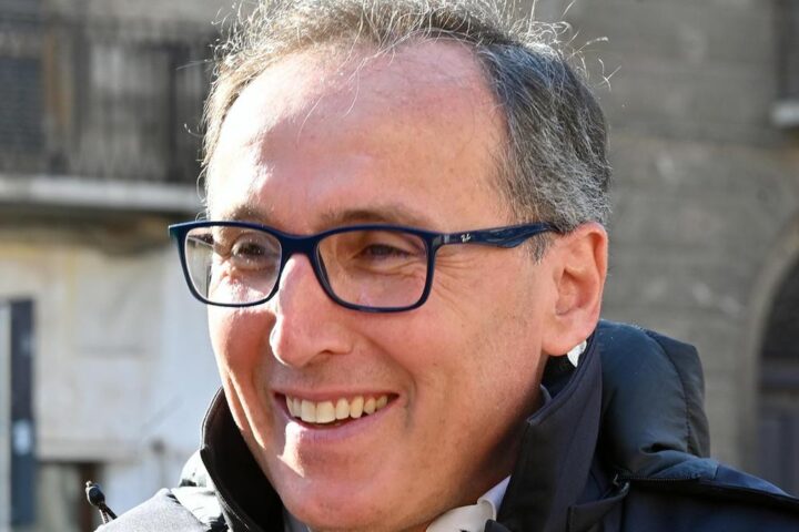 L'opposizione si unisce contro le restrizioni al diritto di manifestare