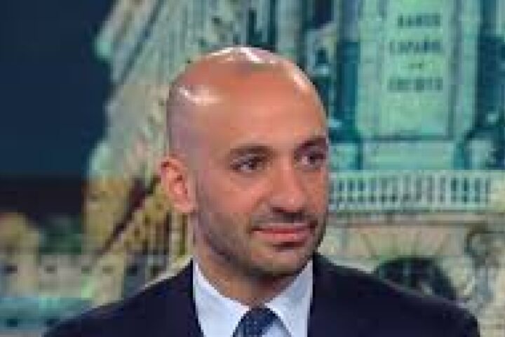 Macron: l'Europa condivide l'urgenza di accelerare su economia e difesa