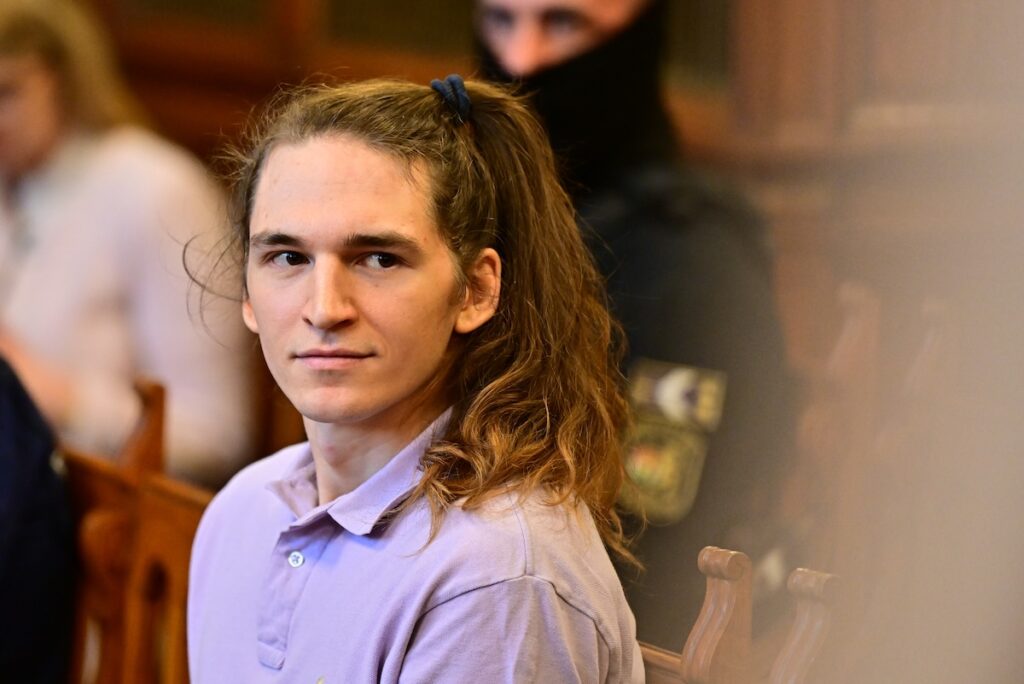 Maja T. condannata a 8 anni in Ungheria: accuse simili a Ilaria Salis per aggressione a neonazisti