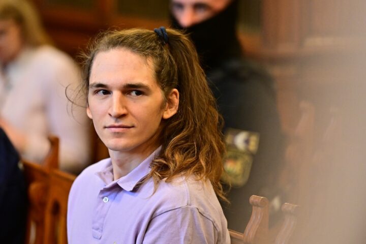 Maja T. condannata a 8 anni in Ungheria: accuse simili a Ilaria Salis per aggressione a neonazisti