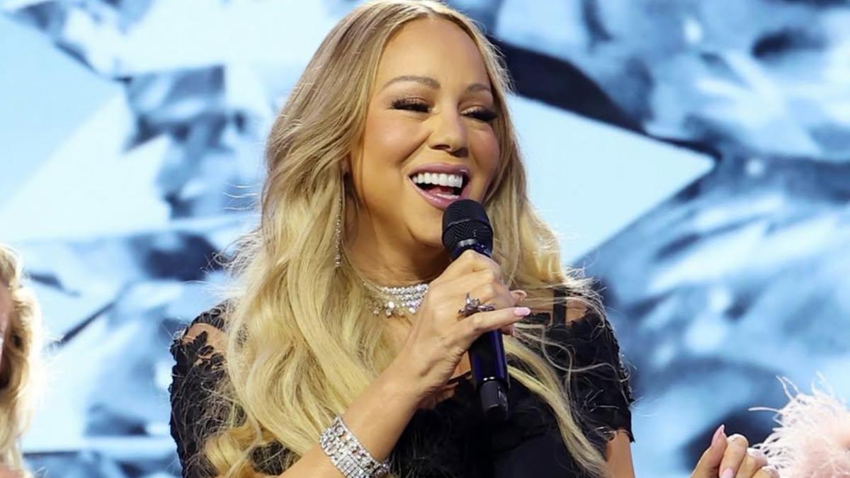 Mariah Carey interpreta ‘Nel blu dipinto di blu’ a San Siro per i Giochi Olimpici