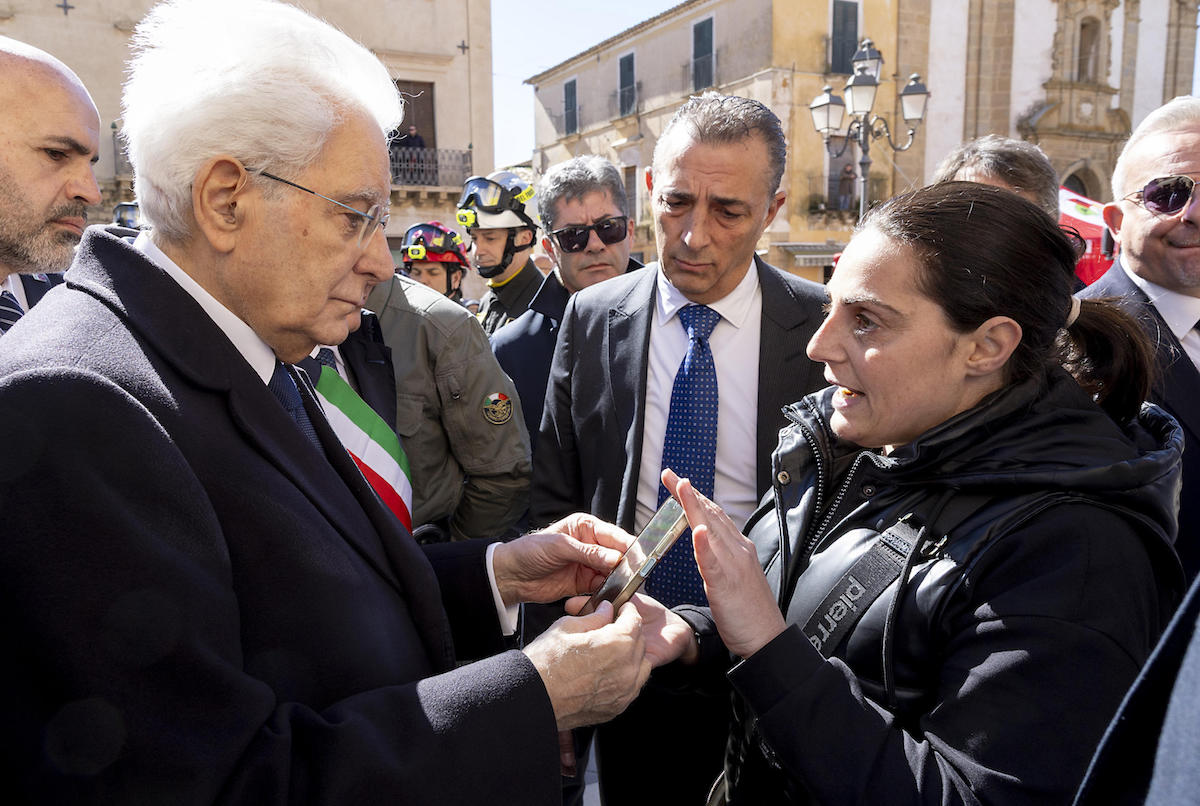 Mattarella visita Niscemi e assicura supporto agli sfollati dopo la frana di gennaio
