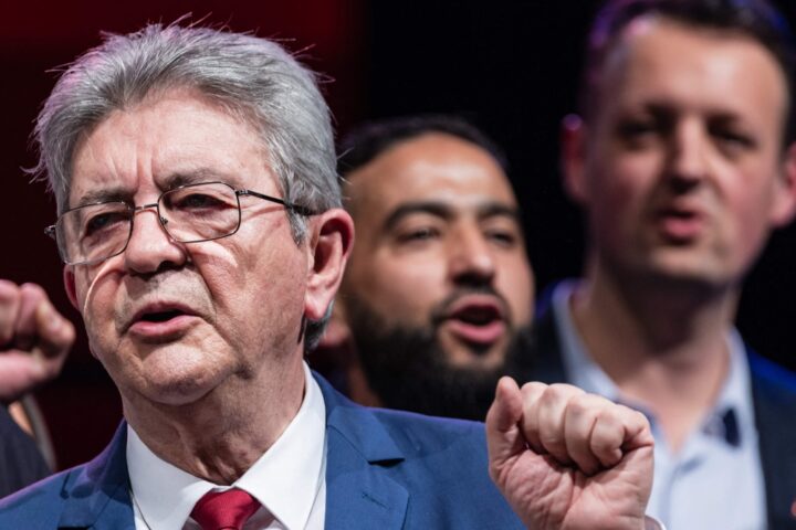 Mélenchon accusato di antisemitismo per la pronuncia «Epstin», lui: «Reazione sconcertante»
