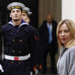 Meloni: chi protesta contro le Olimpiadi è nemico dell'Italia, solidarietà alle forze dell'ordine