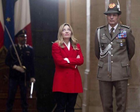 Meloni esprime "profonda rabbia" per l'arresto del poliziotto Cinturrino dopo l'omicidio di Rogoredo