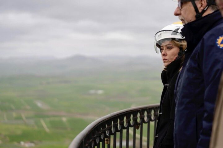 Meloni visita Niscemi per la seconda volta, governo annuncia 150 milioni per la ricostruzione