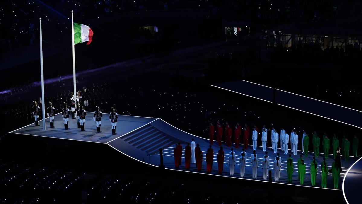 Milano-Cortina 2026: inaugurazione delle Olimpiadi invernali con l'Inno d'Italia cantato da Laura Pausini