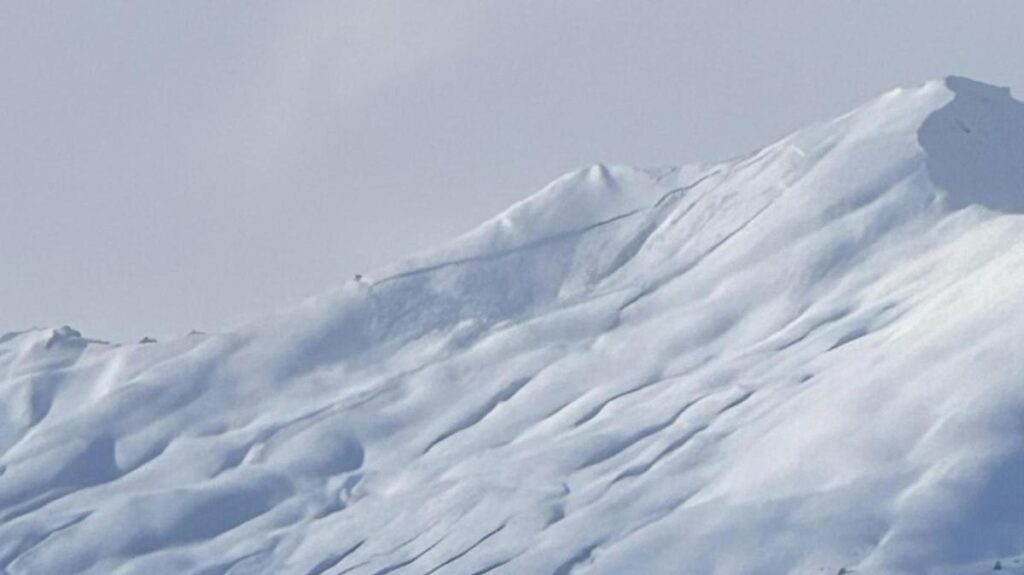 Mortale valanga in Valle d'Aosta: scialpinista perde la vita a Saint-Nicolas