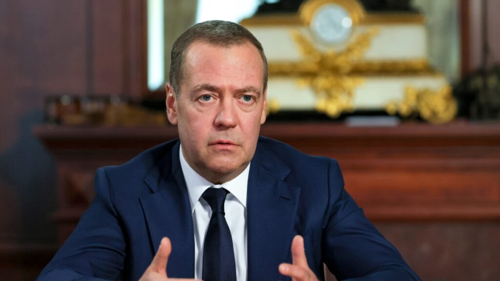 Mosca rilancia l'allerta nucleare, Medvedev: «Senza trattato la sicurezza è a rischio»