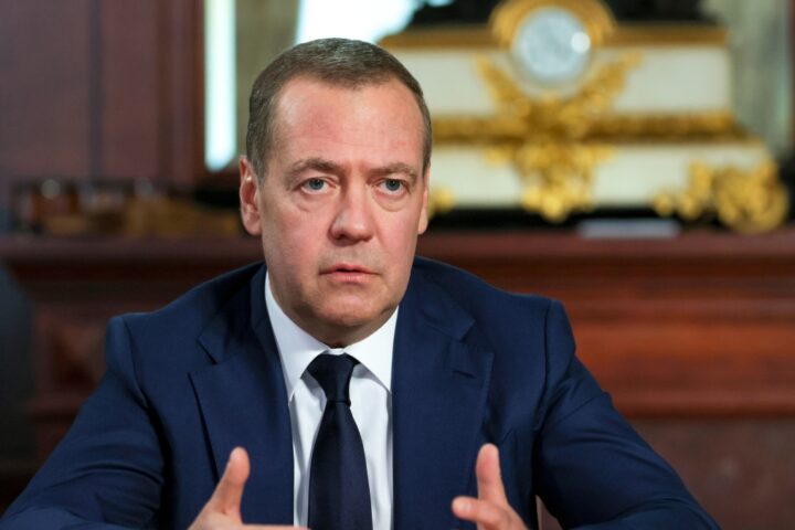 Mosca rilancia l'allerta nucleare, Medvedev: «Senza trattato la sicurezza è a rischio»