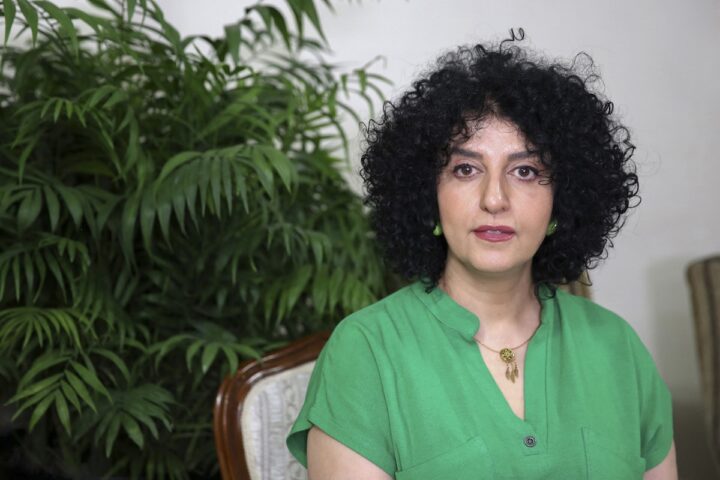 Narges Mohammadi, premio Nobel per la Pace, inizia sciopero della fame in carcere iraniano