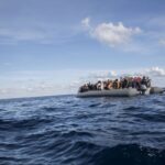 Naufragio al largo della Libia, 53 migranti morti e due sopravvissute