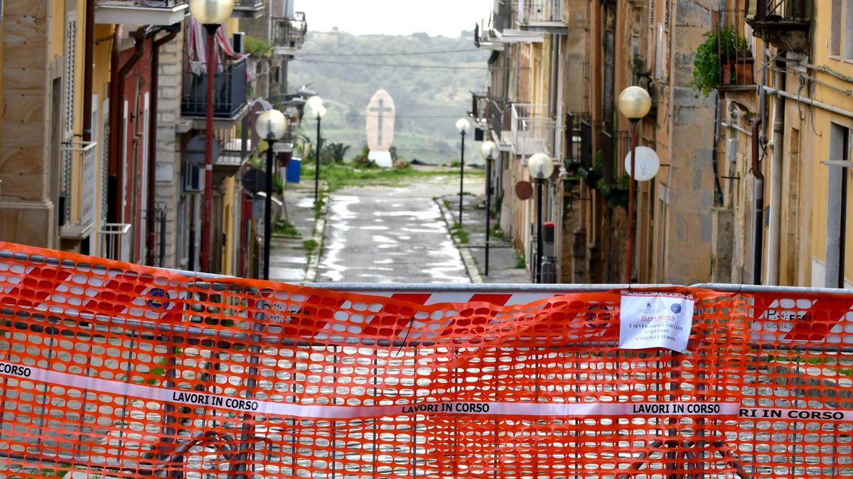 Niscemi, la biblioteca di Angelo Marsiano a rischio: mobilitazione culturale per salvarla
