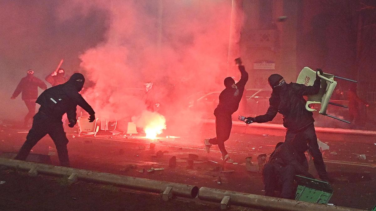 Nuove misure di sicurezza: scudo penale e cauzione per organizzatori di cortei dopo violenze a Torino