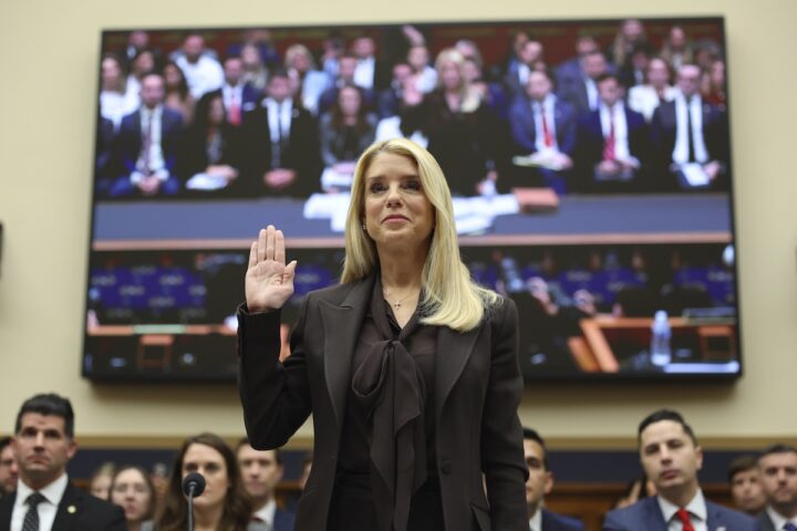Pam Bondi afferma che l'amministrazione Trump ha rilasciato tutti i documenti su Epstein
