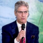 Paolo Petrecca sotto attacco per errori e gaffe durante la cerimonia d'apertura delle Olimpiadi di Milano-Cortina