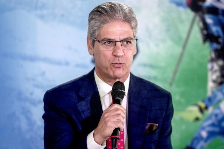 Paolo Petrecca sotto attacco per errori e gaffe durante la cerimonia d'apertura delle Olimpiadi di Milano-Cortina