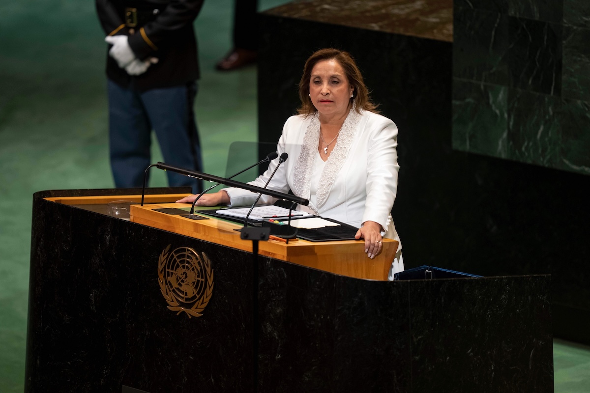 Perù, un paese in crisi politica: il parlamento sceglie un nuovo presidente ad interim dopo la rimozione di José Jerí per corruzione