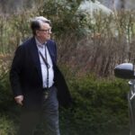 Peter Mandelson arrestato a Londra: accusato di abuso d'ufficio e rivelazione di segreti di Stato