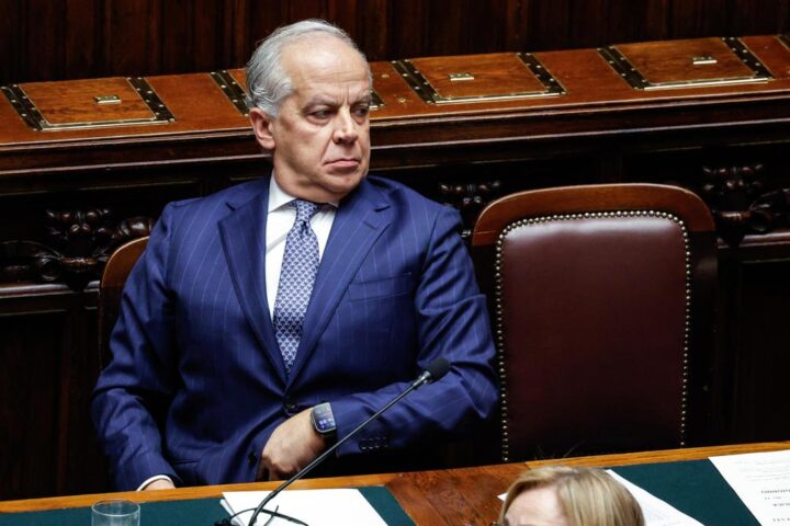 Piantedosi accusa l'opposizione: “A Torino dinamiche terroristiche, chi protegge i delinquenti?”