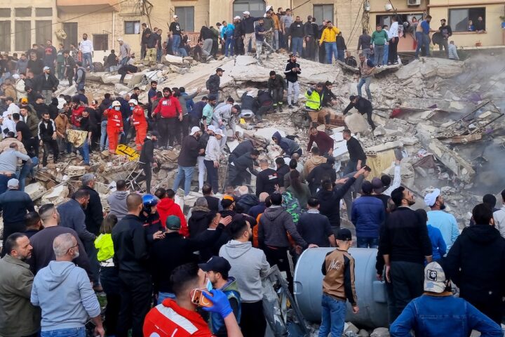 Quattordici morti nel crollo di due edifici a Tripoli, Libano