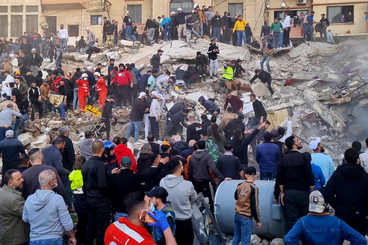 Quattordici morti nel crollo di due edifici a Tripoli, Libano