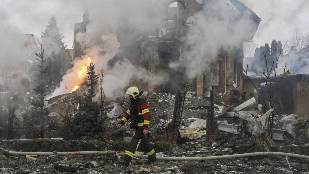 Quattro anni di guerra: la lezione ucraina sulla difesa della democrazia in Europa