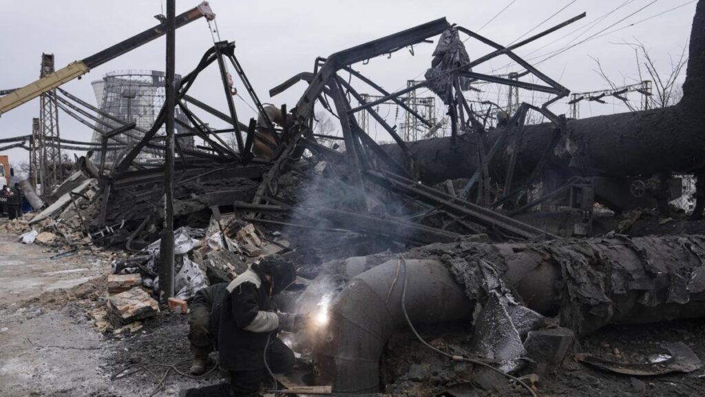 Raid russi colpiscono Zaporizhzhia, oltre 53 mila famiglie senza elettricità