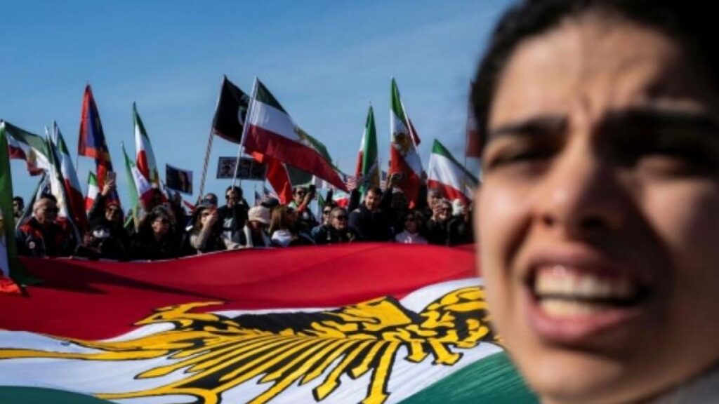 Reza Pahlavi a Monaco: «Mi impegno per una transizione democratica e laica in Iran»