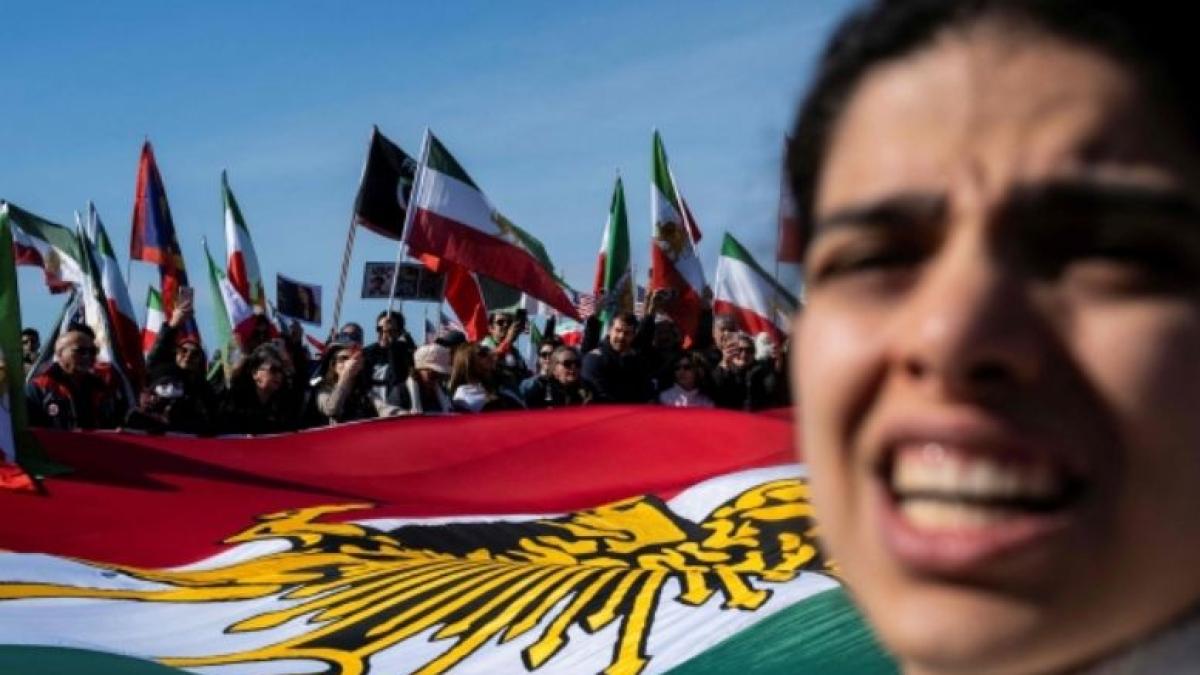 Reza Pahlavi a Monaco: «Mi impegno per una transizione democratica e laica in Iran»