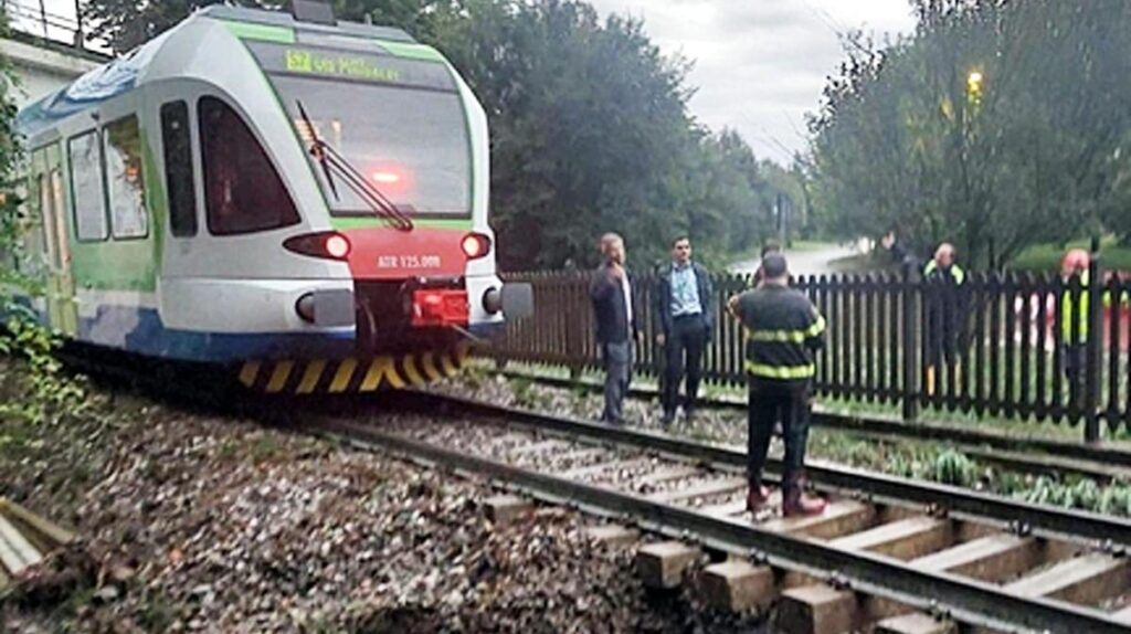 Sabotaggio notturno sulla linea ferroviaria Lecco-Colico-Tirano: incendiati sette cavi vicino ad Abbadia Lariana
