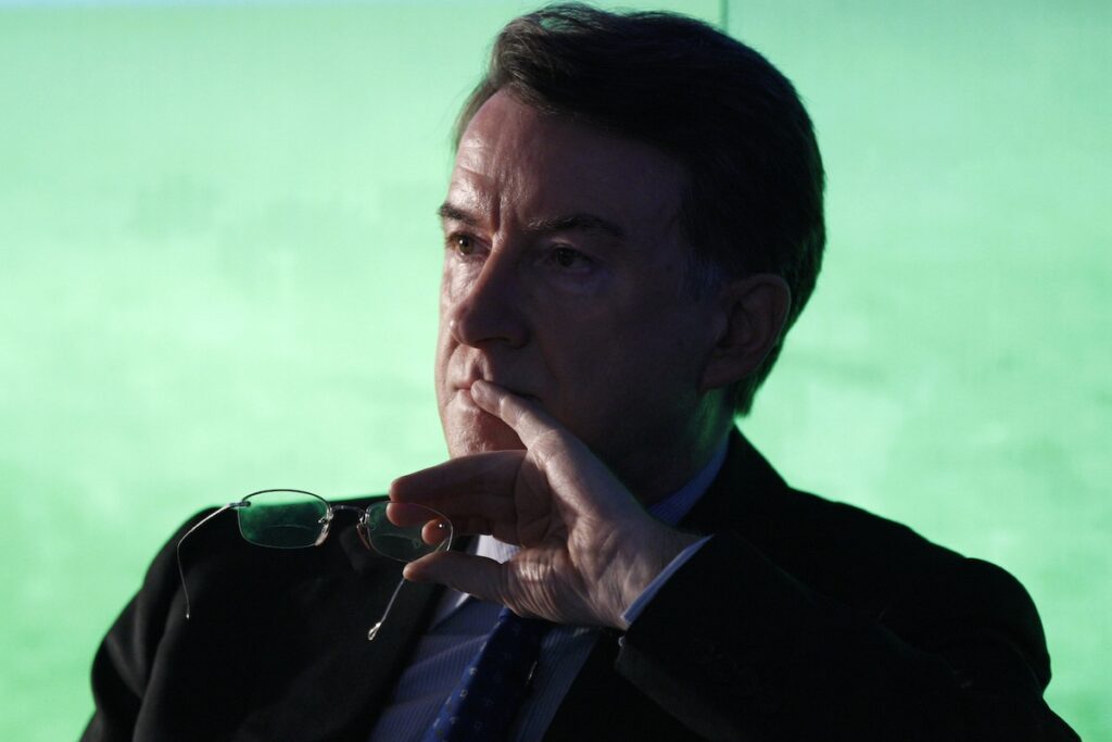 Scandalo Epstein travolge Peter Mandelson, crisi per il premier britannico Keir Starmer